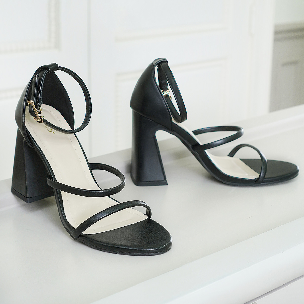 รองเท้าส้นสูงผู้หญิง DL0581