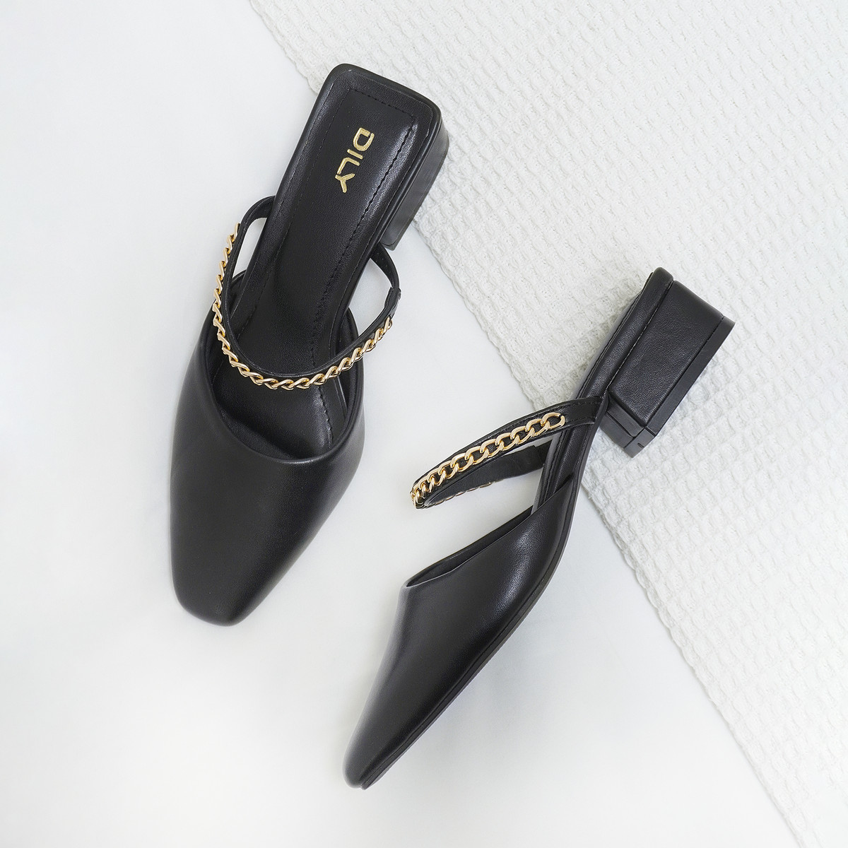 รองเท้ามิวล์ส้นสูง DL0539