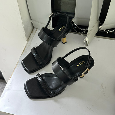 สีสัน: ดำ  / Size : 37