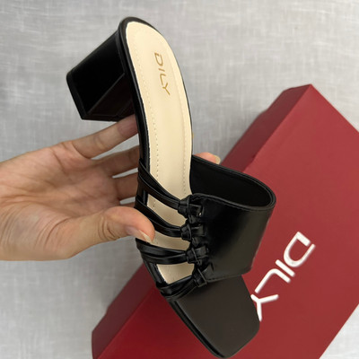 สีสัน: ดำ / Size : 39