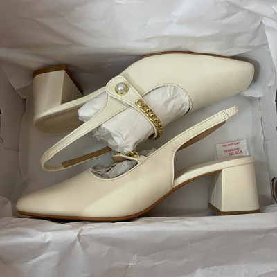 สีสัน: ครีม / Size : 37