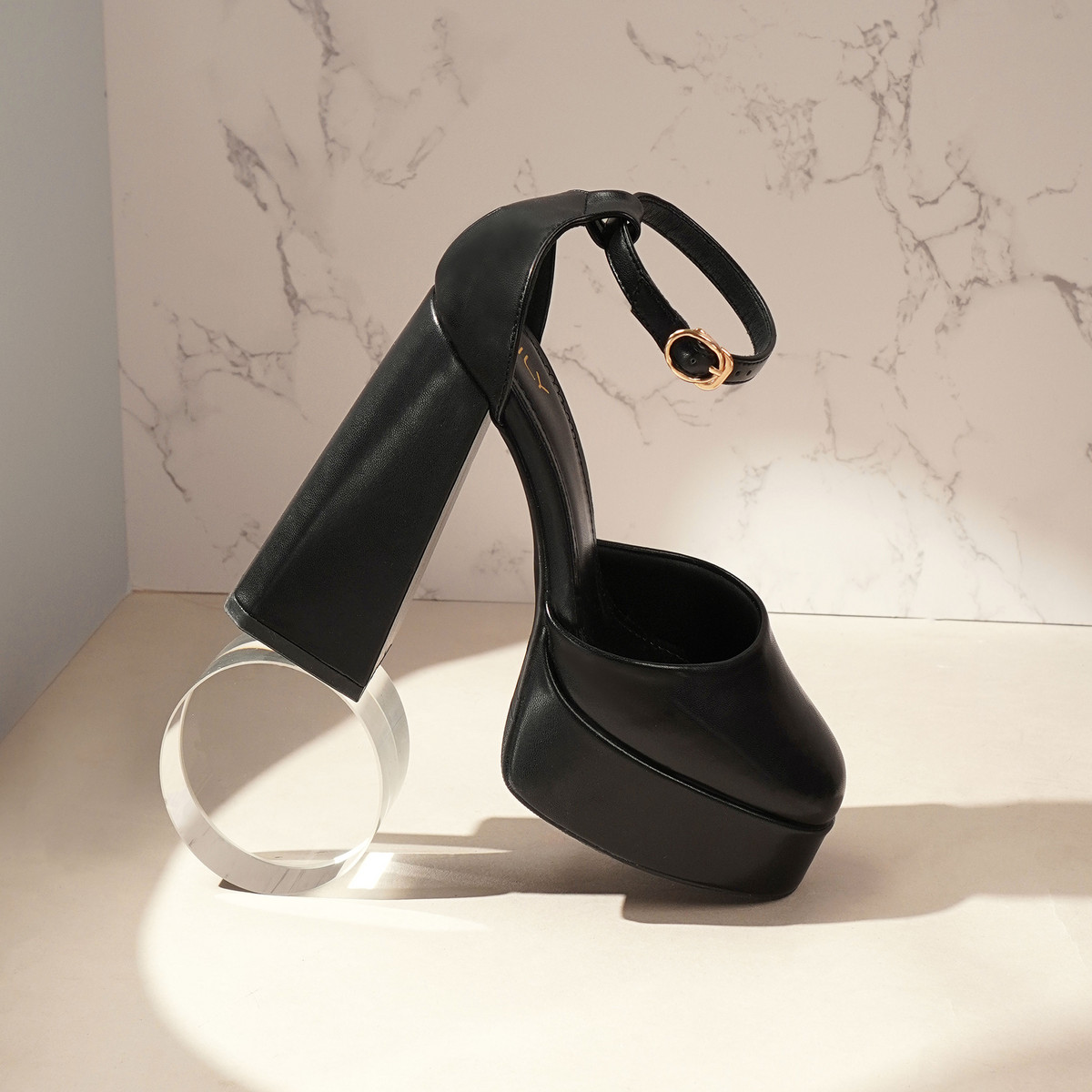 รองเท้าส้นสูงพื้นเหลี่ยม AA0473