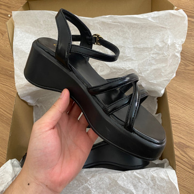 สีสัน: ดำ  / Size : 37