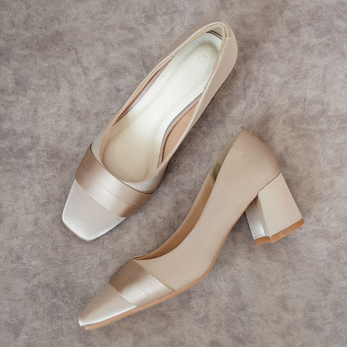 รองเท้าปิดหน้าเท้า DL0625