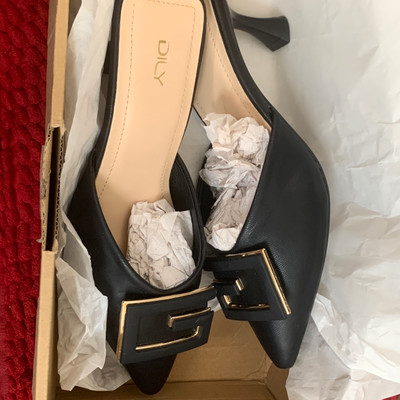 สีสัน: ดำ  / Size : 37