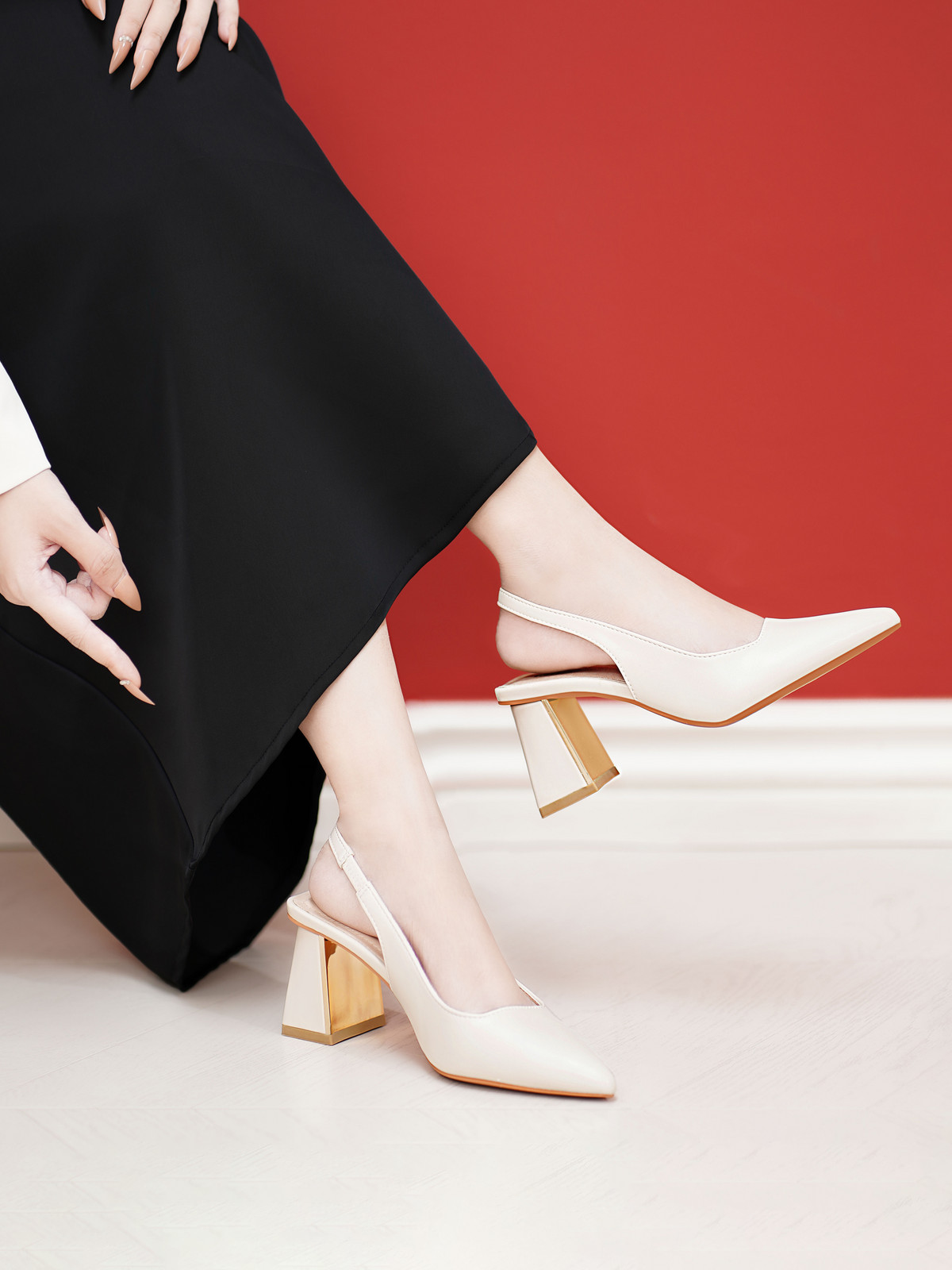 รองเท้าสลิงแบ็ค AA0375