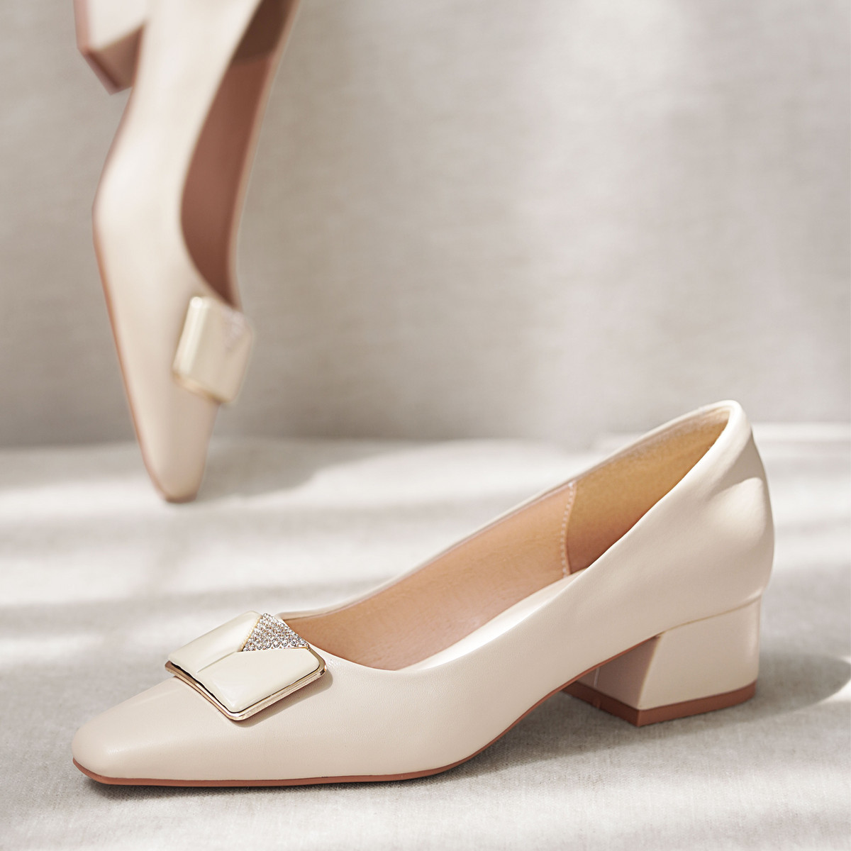 รองเท้าส้นสูงผู้หญิง DL0555