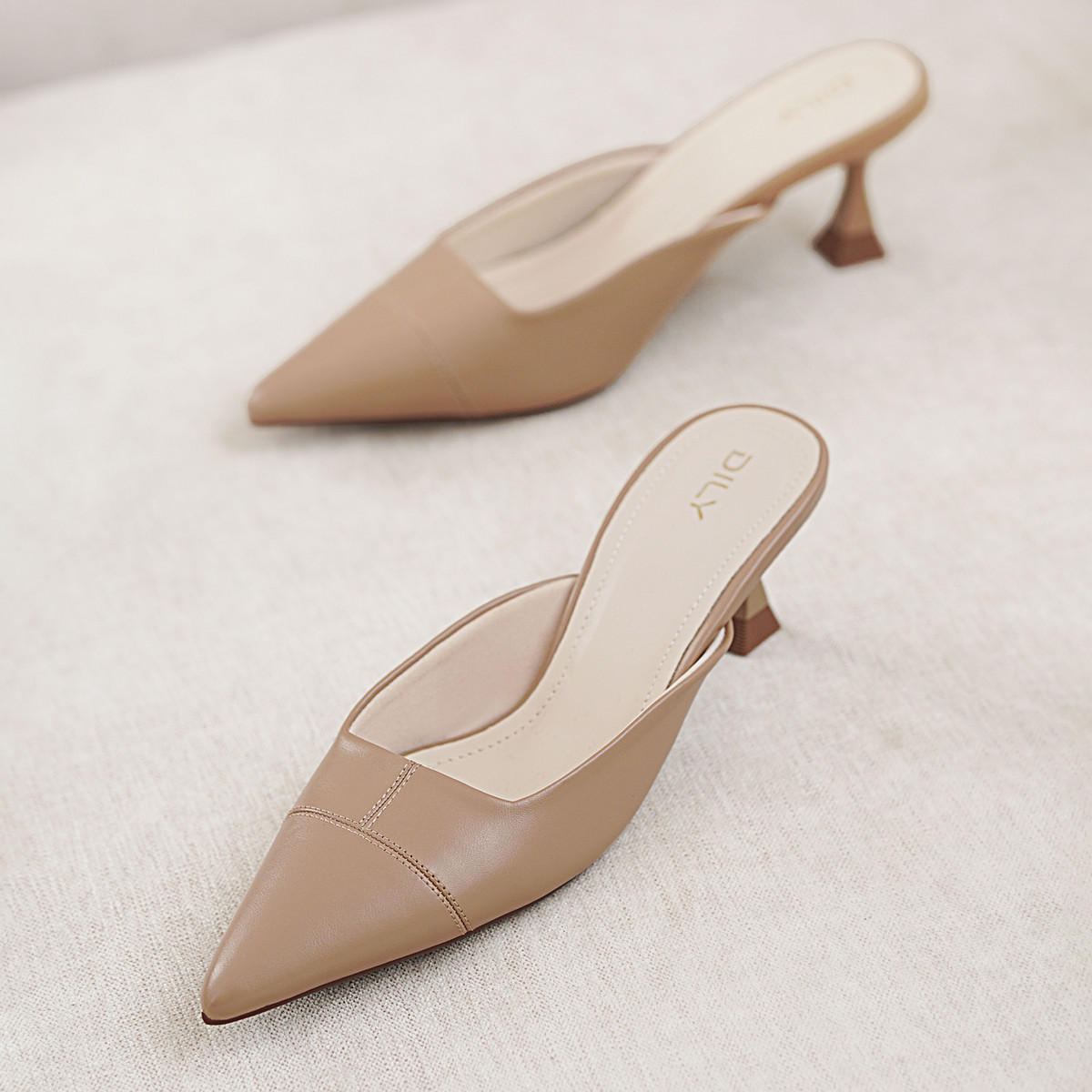 รองเท้ามิวล์ส้นสูง AA0500