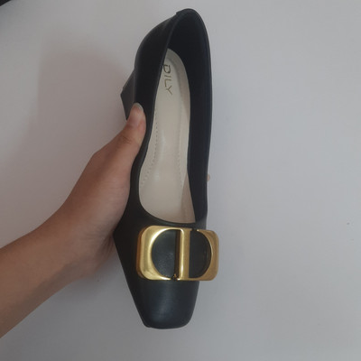 สีสัน: ดำ  / Size : 37