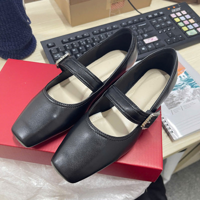 สีสัน: ดำ  / Size : 37