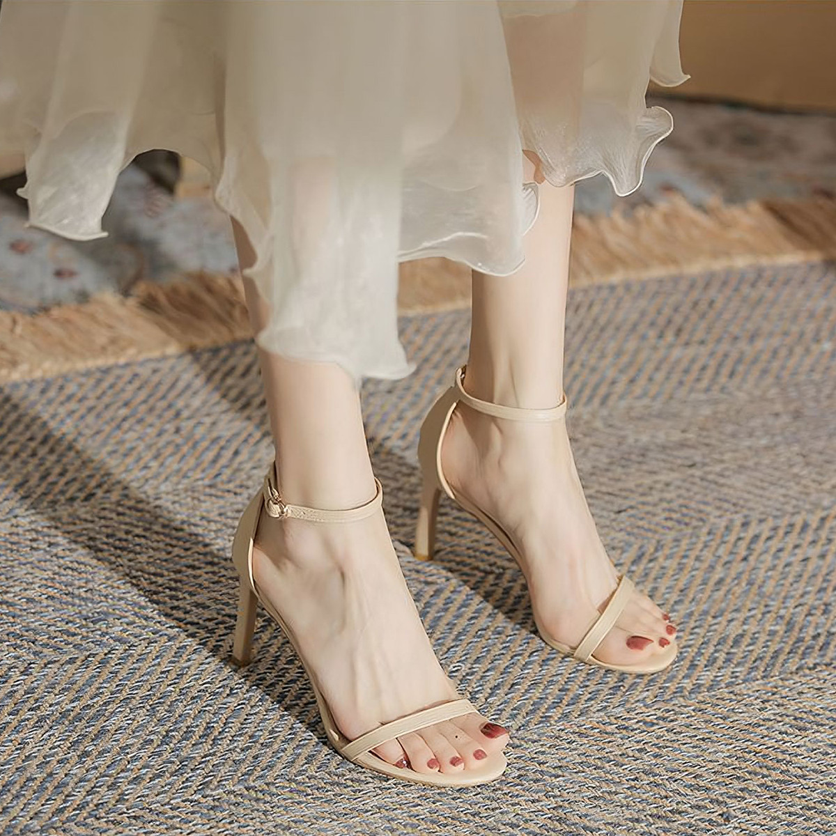 รองเท้าส้นสูงแบบเปิดหน้า AA0346