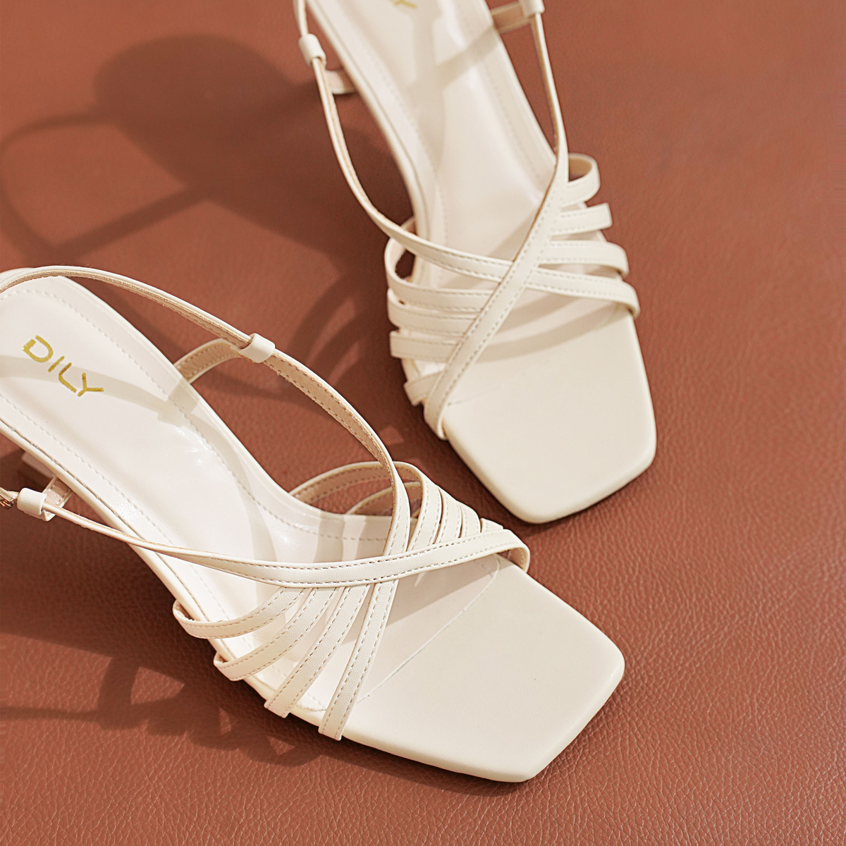 รองเท้าส้นสูงแบบเปิดหน้า DL0582