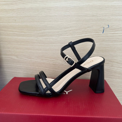 สีสัน: ดำ  / Size : 36