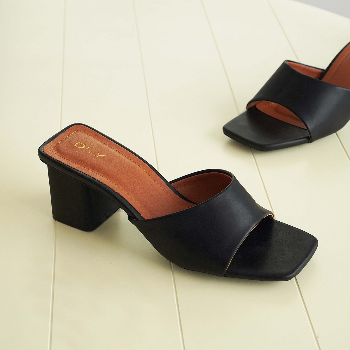 รองเท้าเปิดส้นส้นสูง AA0325