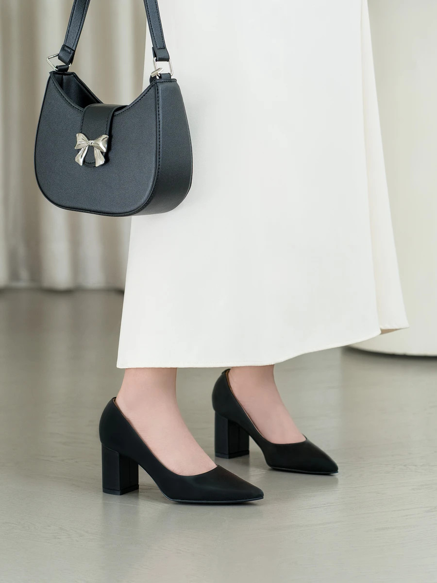 รองเท้าส้นสูงพื้นเหลี่ยม AA0265 Black