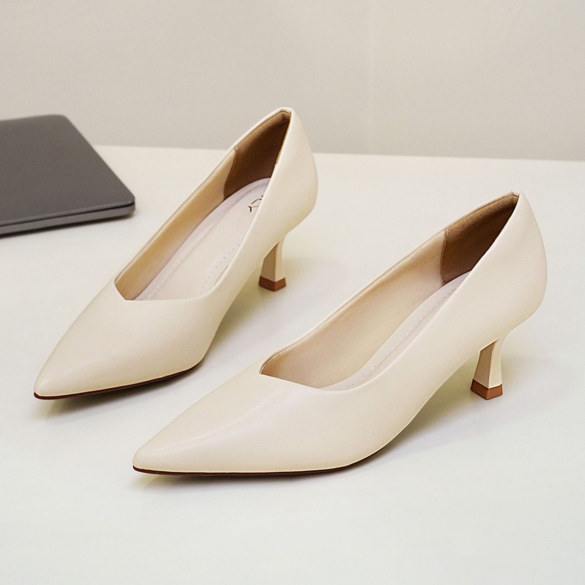 รองเท้าส้นสูงใส่สบาย DL0586