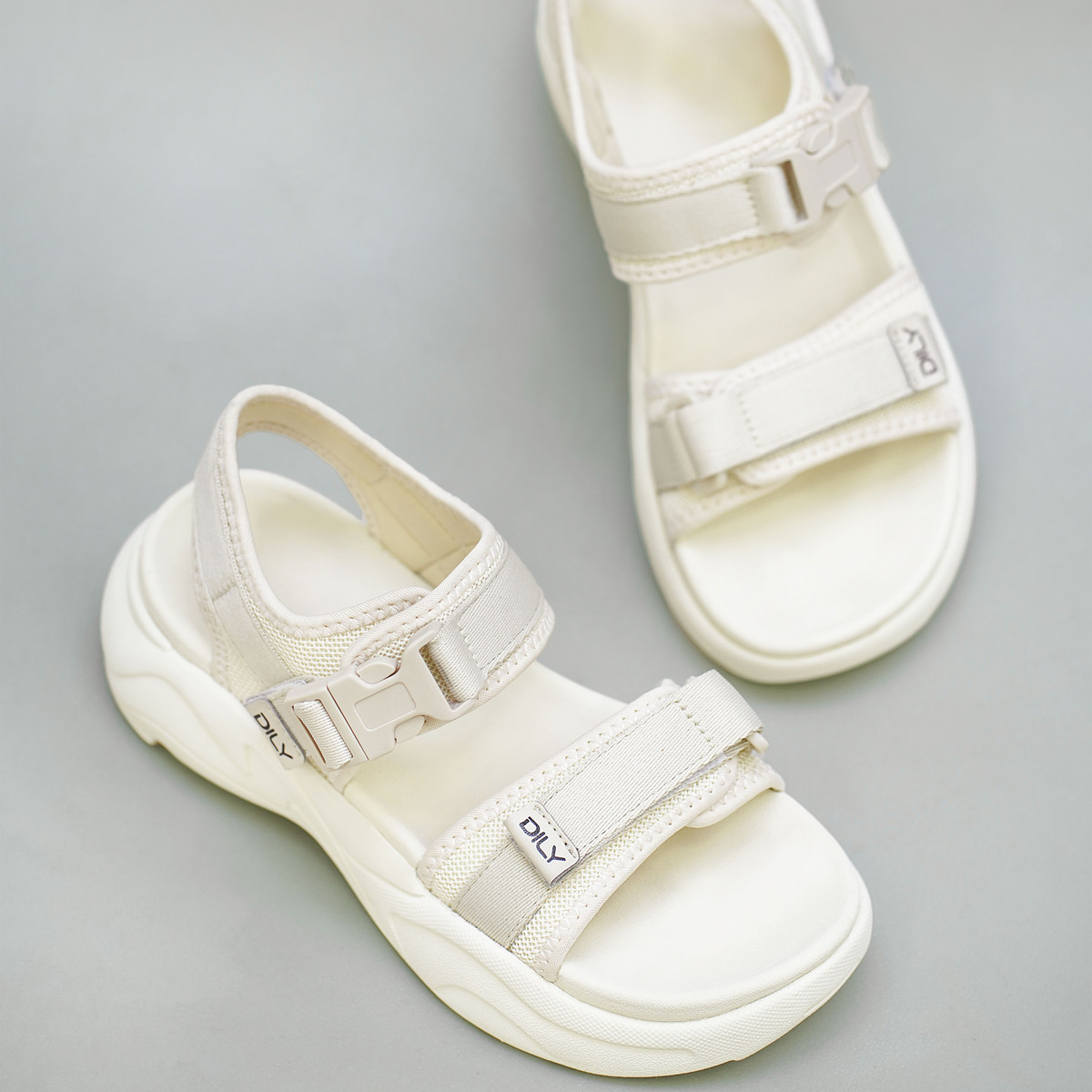 รองเท้าแตะส้นตึกผู้หญิง DL0576