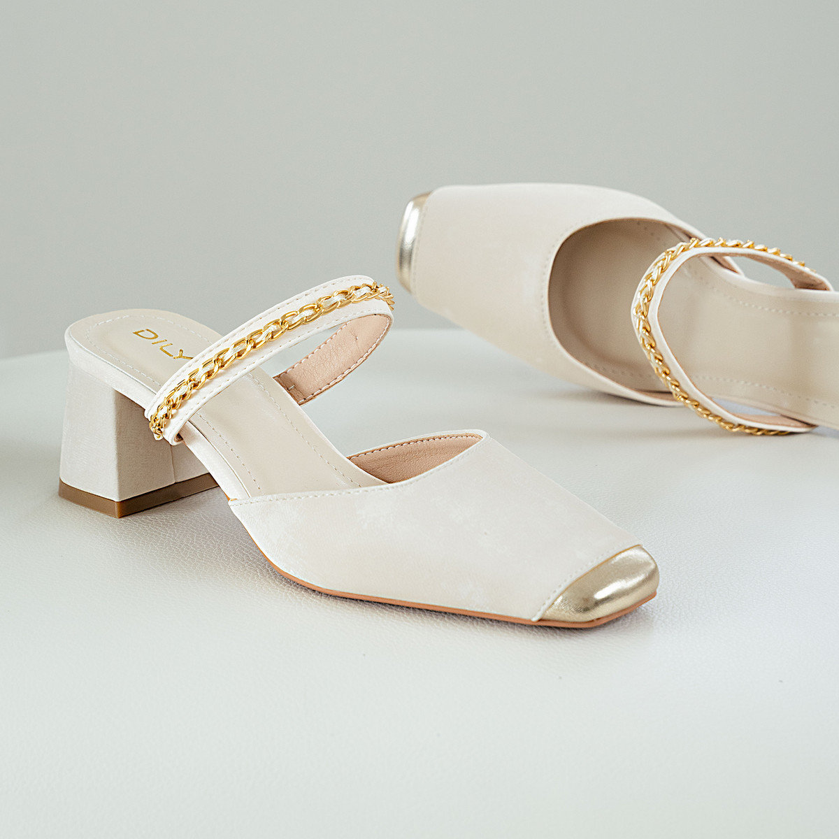 รองเท้ามิวล์ส้นสูง DL0623