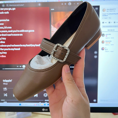 สีสัน: น้ำตาล / Size : 39