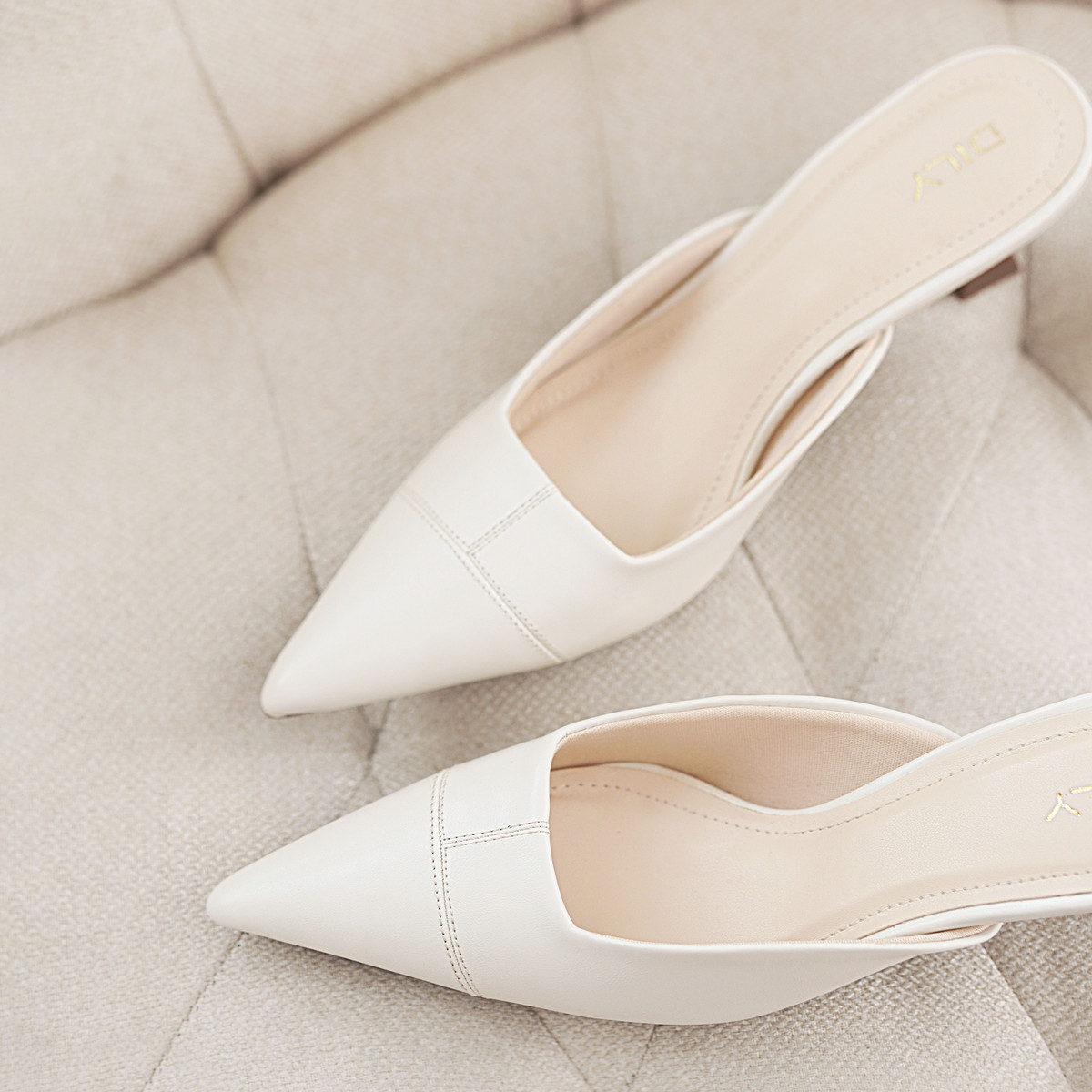 รองเท้ามิวล์ส้นสูง AA0500