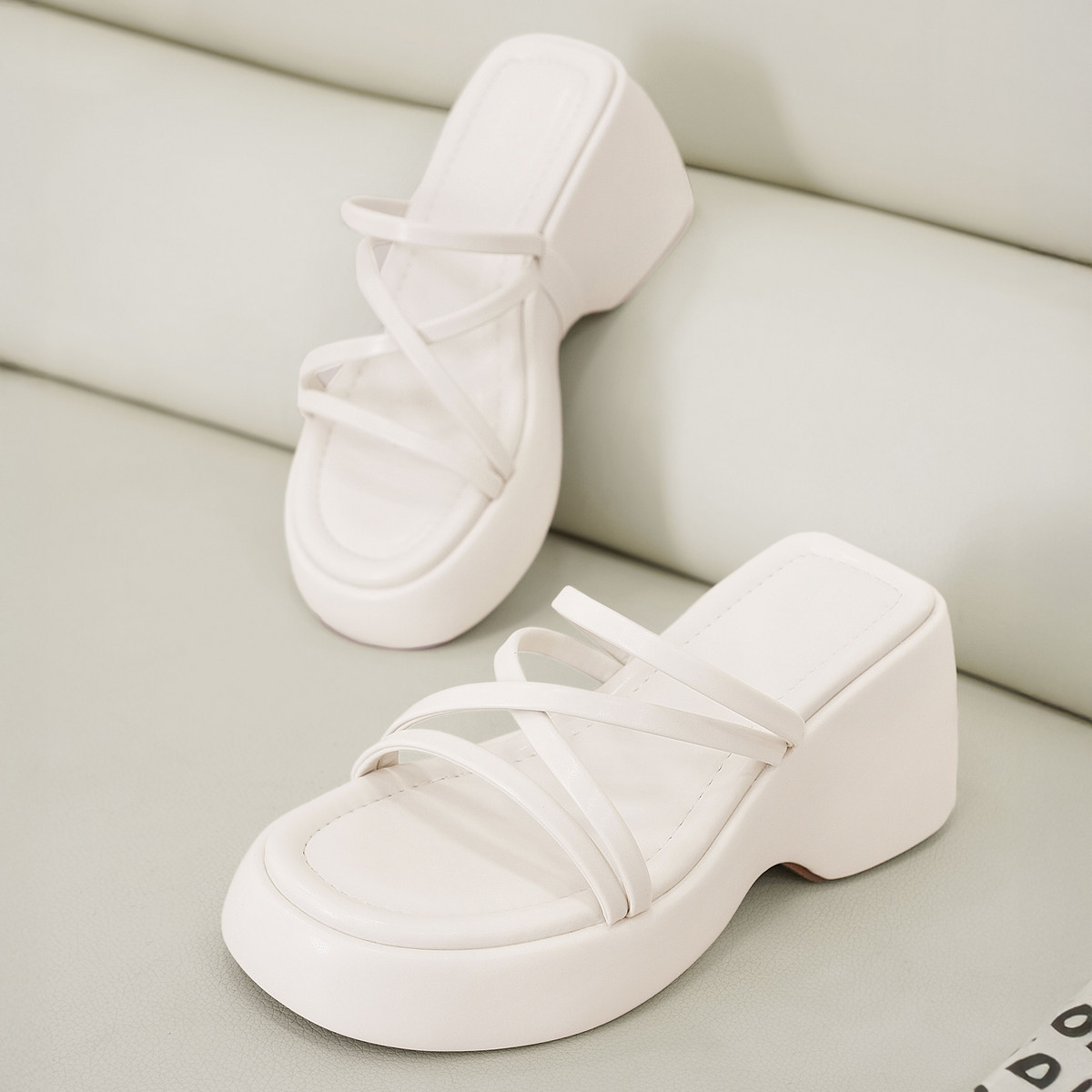 รองเท้าแตะพื้นหนา DL0590