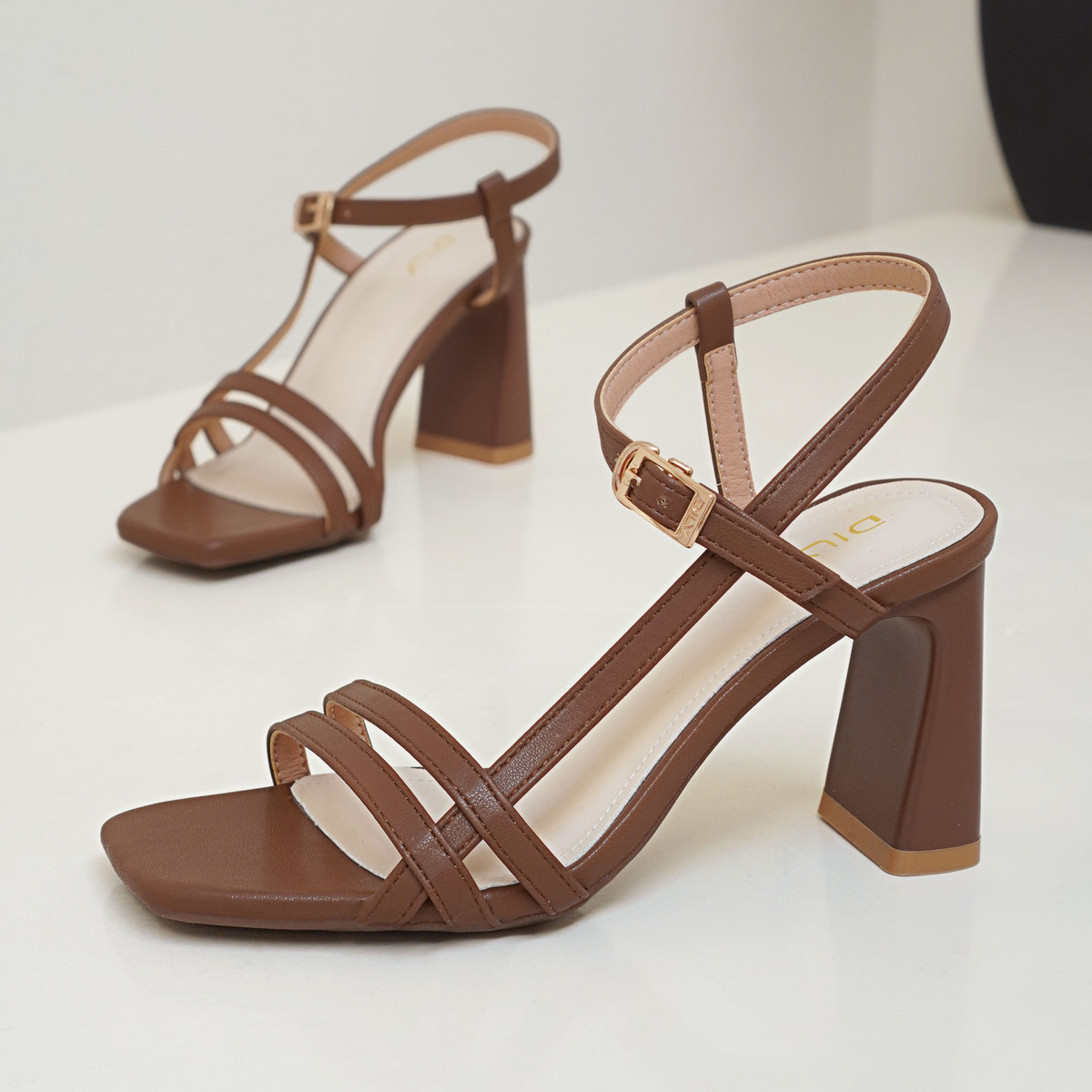 รองเท้าส้นสูงแบบเปิดหน้า AA0514