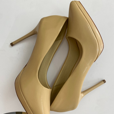 สีสัน: ครีม / Size : 39