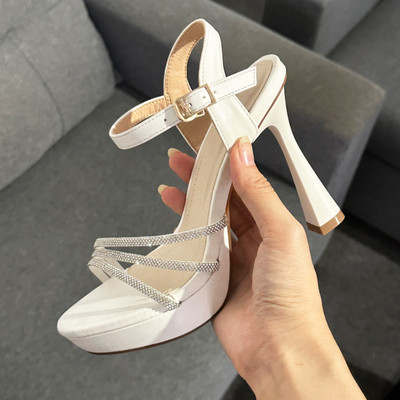 สีสัน: สีขาว / Size : 38