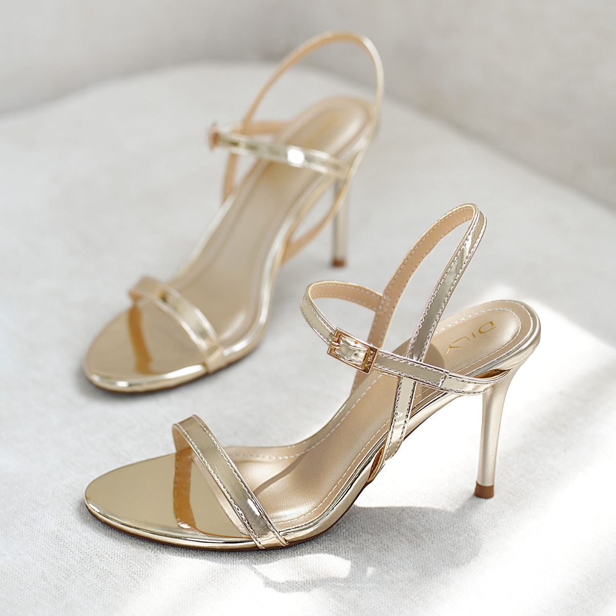 รองเท้าส้นสูงผู้หญิง DL0565