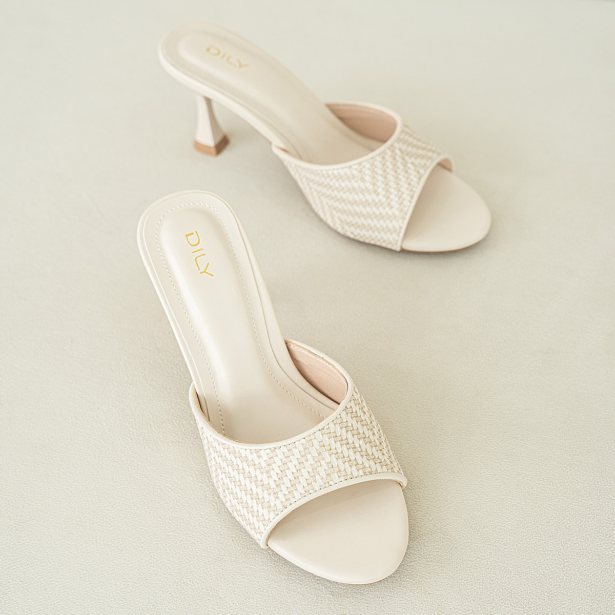 รองเท้าเปิดส้นส้นสูง DL0652