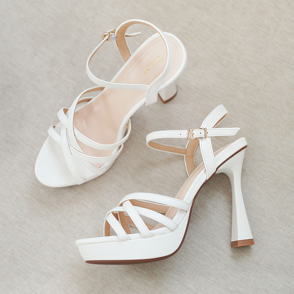 รองเท้าแตะส้นตึกผู้หญิง AA0441