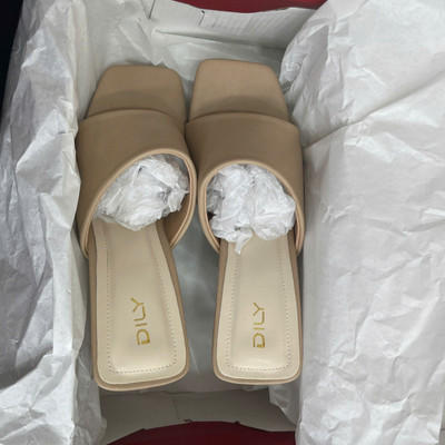 สีสัน: น้ำตาล / Size : 37