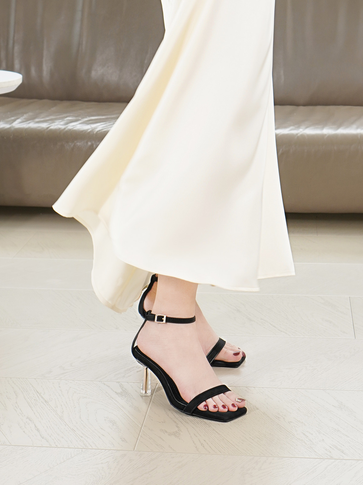 รองเท้าส้นสูงแบบเปิดหน้า DL0526