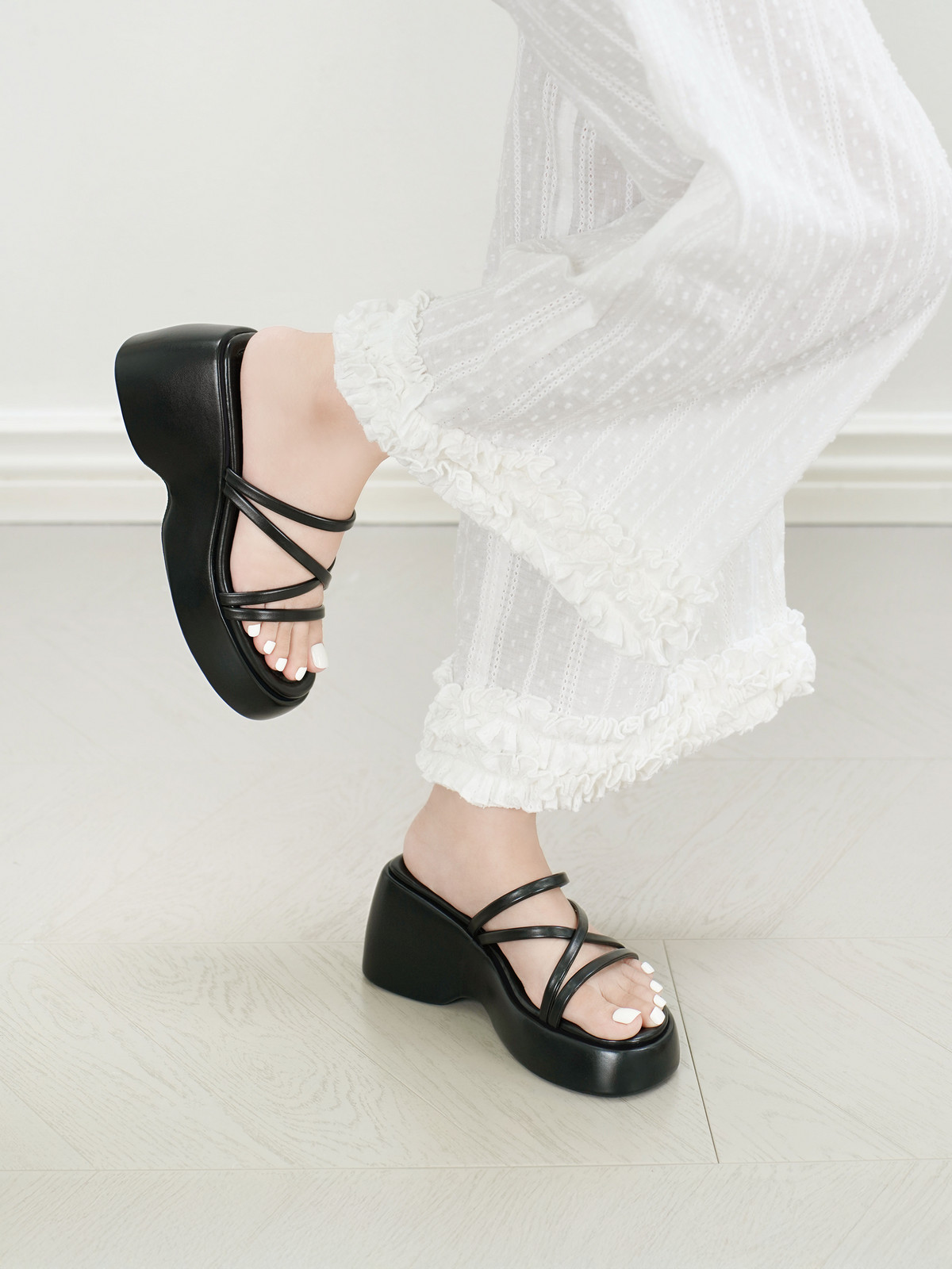 รองเท้าแตะพื้นหนา DL0590