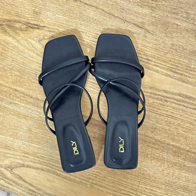 สีสัน: ดำ  / Size : 38