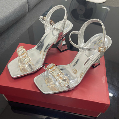 สีสัน: สีเงินค่ะ / Size : 36