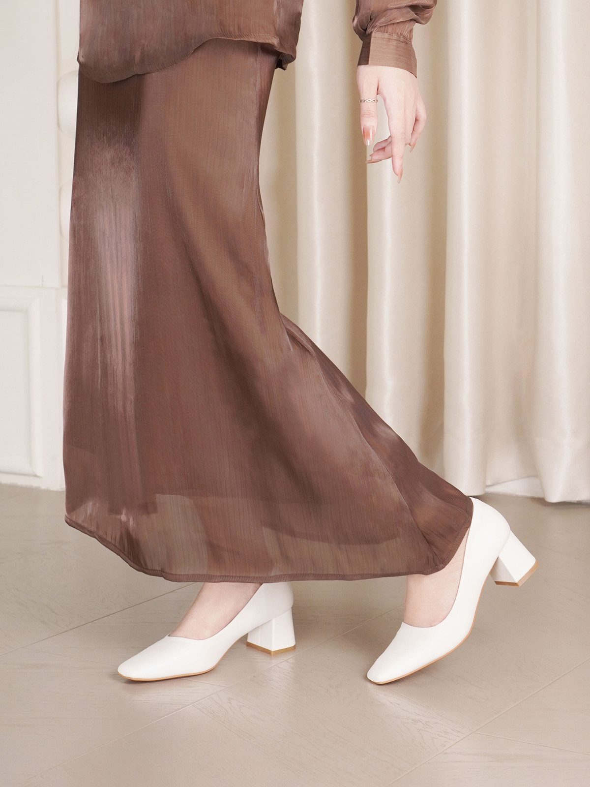 รองเท้าส้นสูงผู้หญิง AA0388