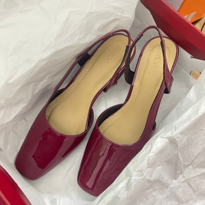 สีสัน: แดง / Size : 37