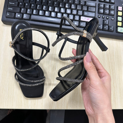 สีสัน: ดำ  / Size : 35