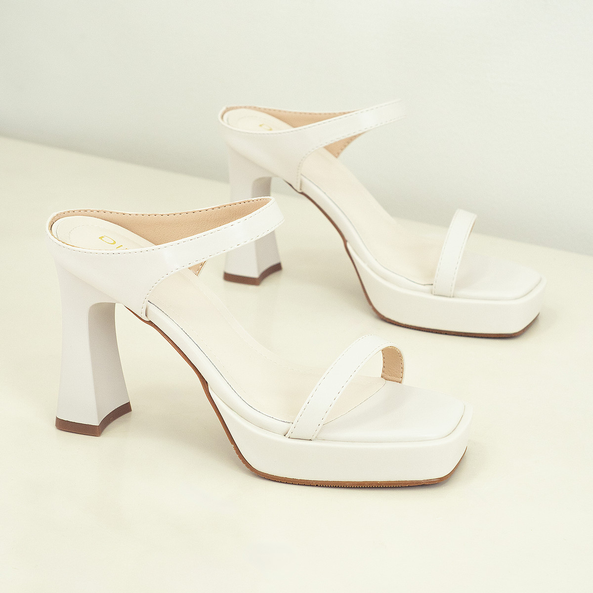 รองเท้าเปิดส้นส้นสูง DL0611