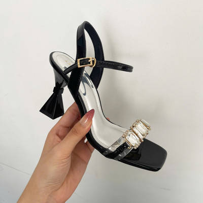 สีสัน: ดำ  / Size : 39