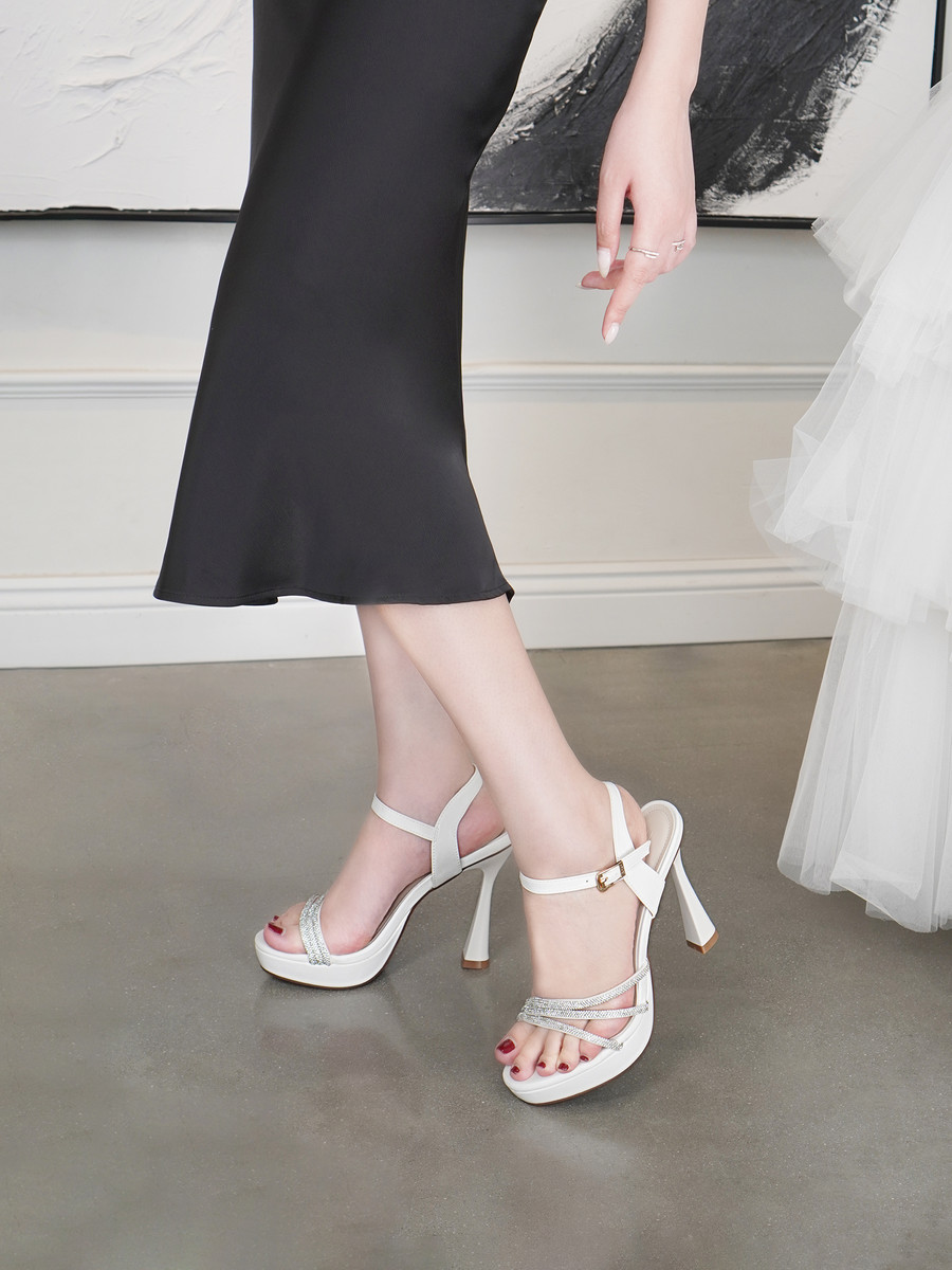 รองเท้าแตะส้นตึกผู้หญิง DL0541