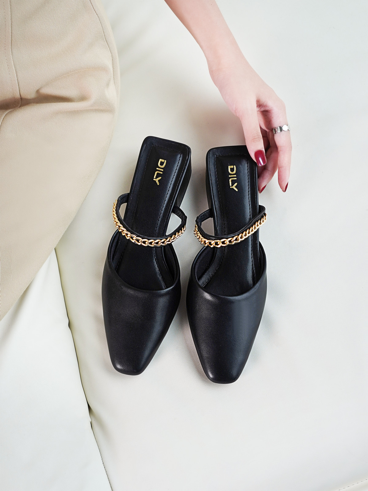 รองเท้ามิวล์ส้นสูง DL0539