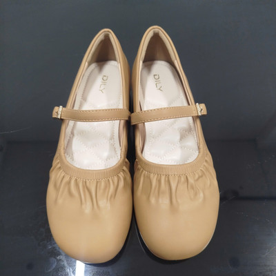 สีสัน: น้ำตาล / Size : 35