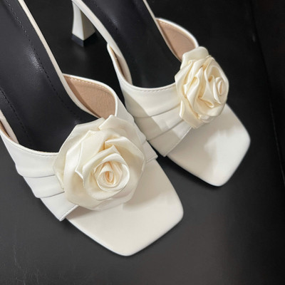 สีสัน: สีขาว / Size : 35