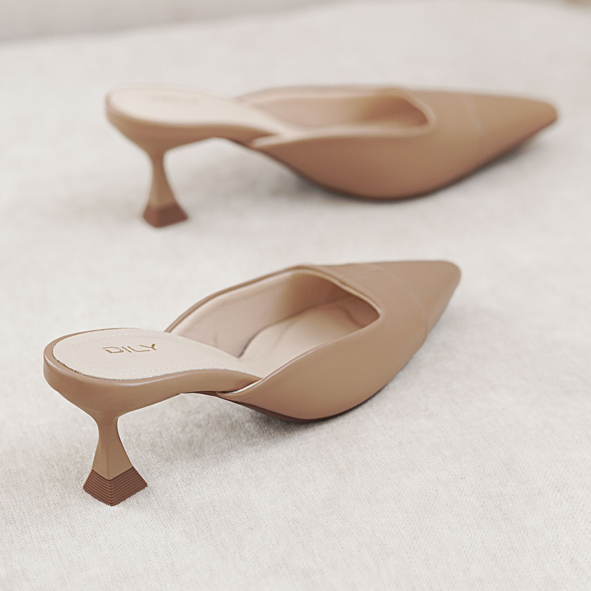 รองเท้ามิวล์ส้นสูง AA0500