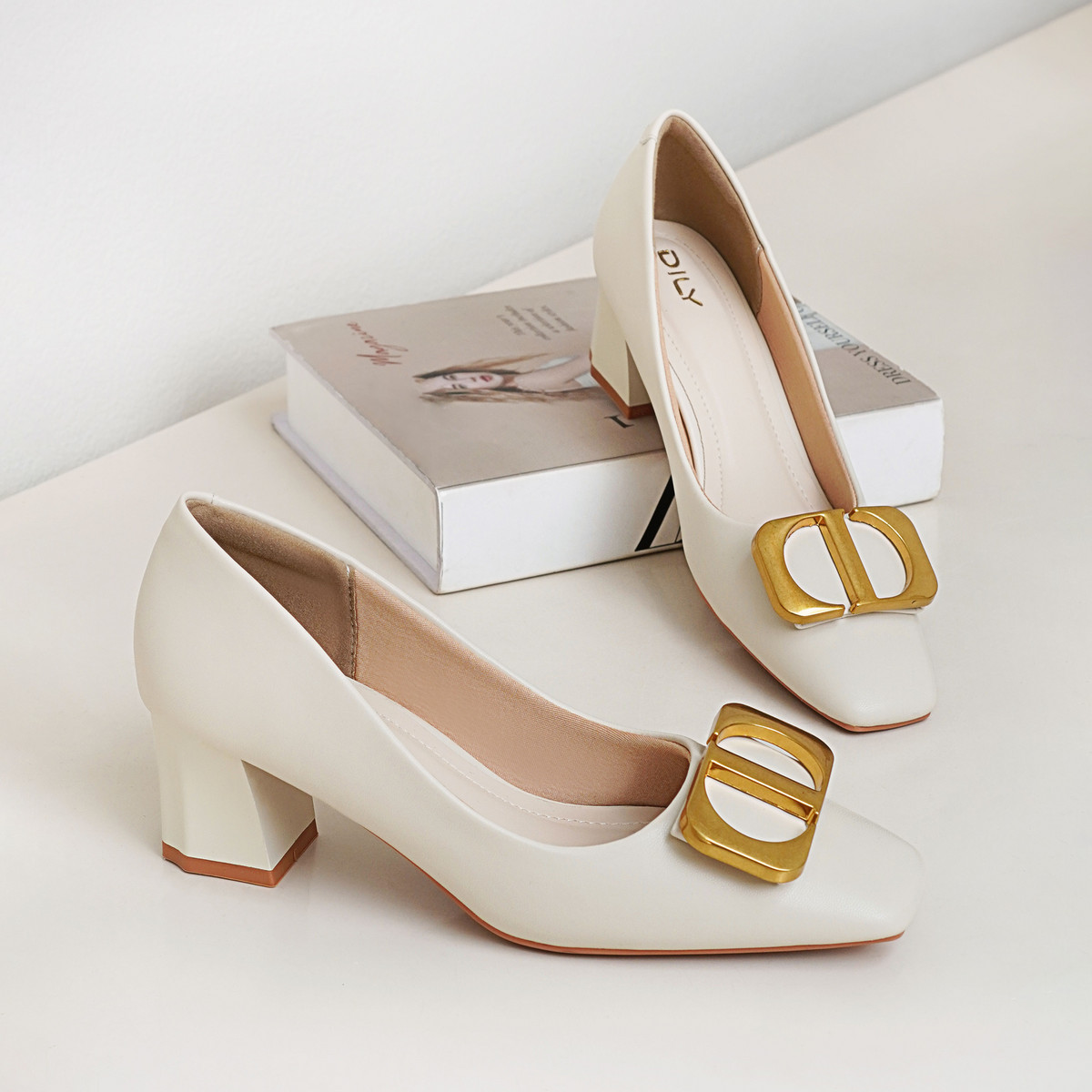 รองเท้าส้นสูงผู้หญิง AA0484