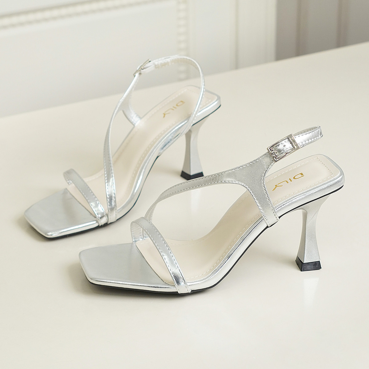 รองเท้าส้นสูงผู้หญิง DL0608