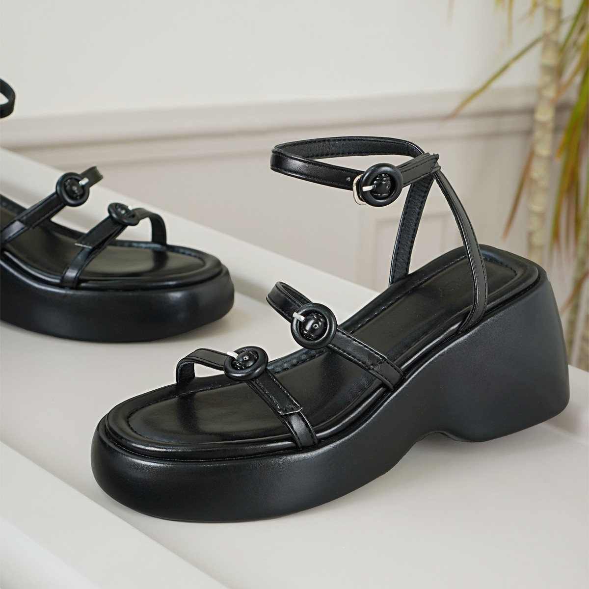 รองเท้าแตะส้นตึกผู้หญิง DL0587