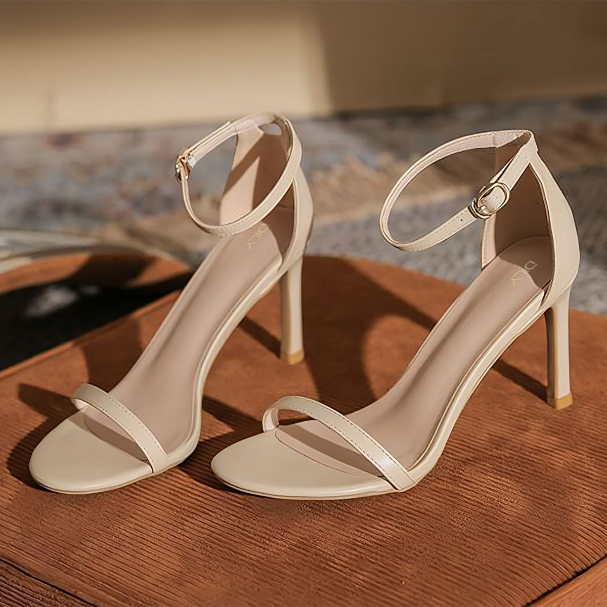 รองเท้าส้นสูงแบบเปิดหน้า AA0346